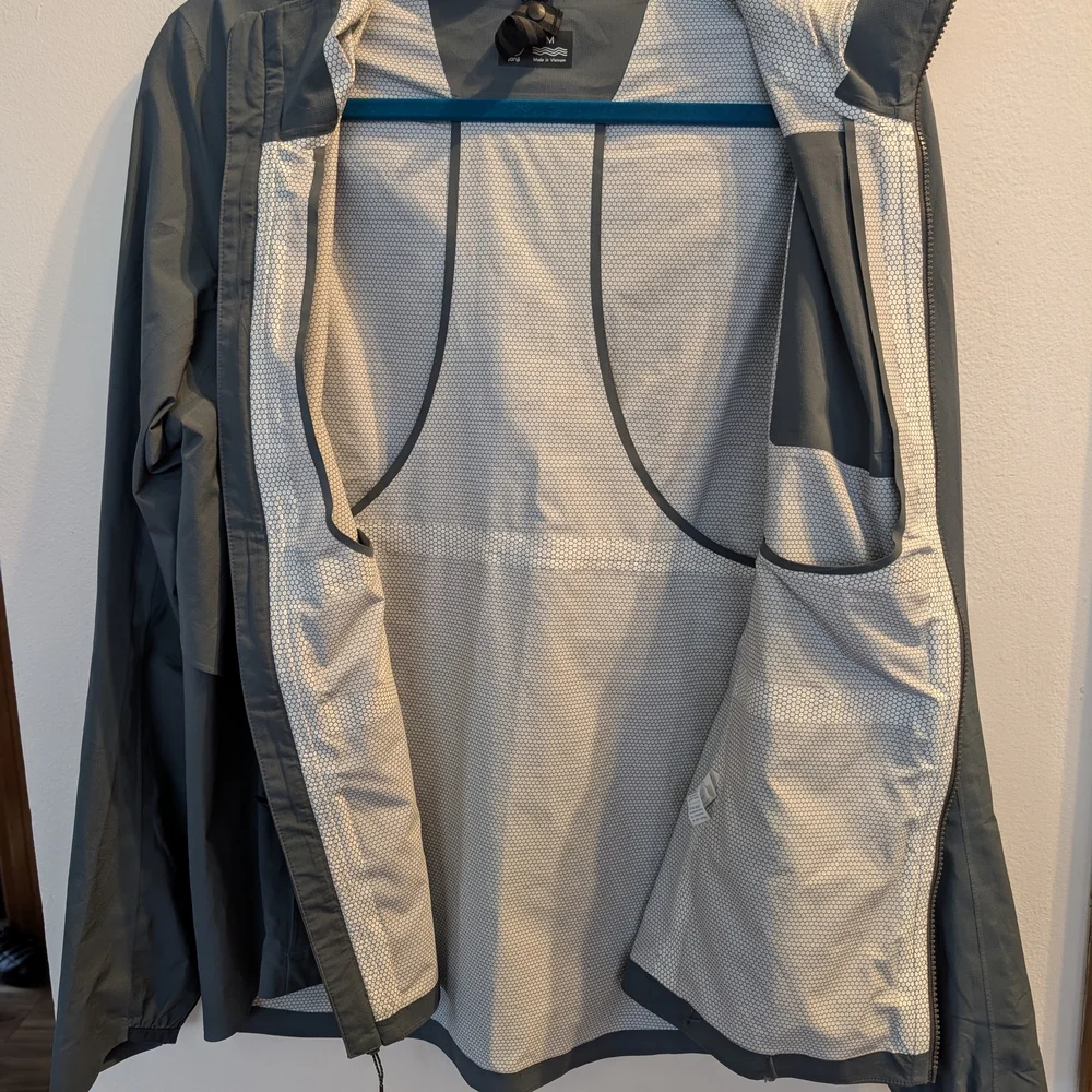 Janji Rainrunner Pack Women's Rain Jacket Size M - Picture 4 of 7